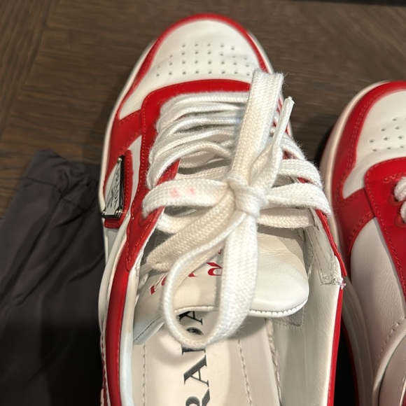 PRADA logo low top sneaker - Picture 9 of 15